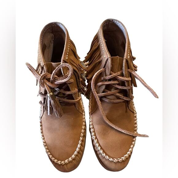 Ugg Women’s Size 5 Golden Brown Suede Fringed Moccasin Style Booties - Picture 1 of 12